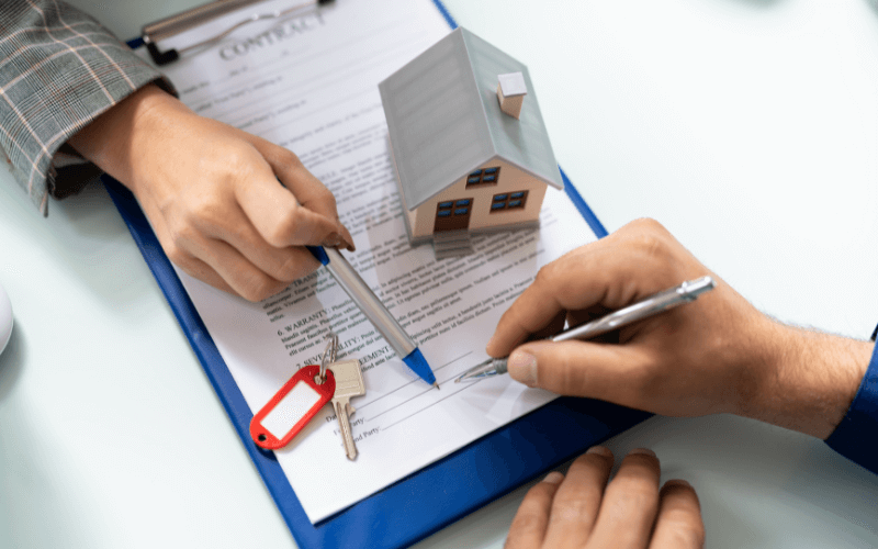 Signing a rental agreement