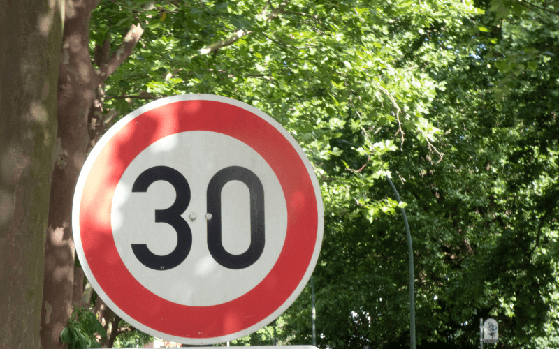 spain-s-new-urban-speed-limits-come-into-force-from-may-11-sanitas