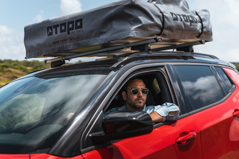 Y si durmieras encima del coche? Llega a España esta nueva tendencia de  viaje